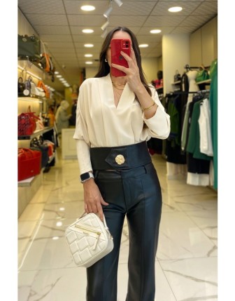 Miarte Bej Deri Detaylı Aksesuarlı Bluz