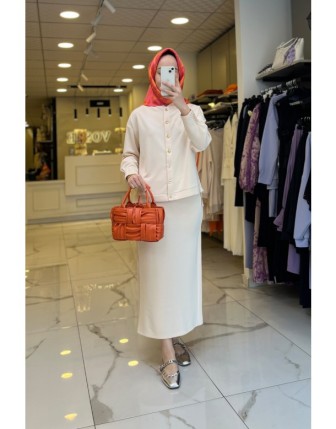 Tığ Triko Bej Düğme Detaylı Etekli Takım