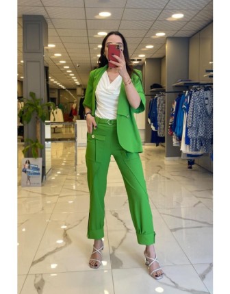 Miarte Yeşil Cepleri Dügme Detaylı Paçası Yırtmaçlı Kemerli Pantolon 