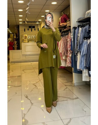 Tığ Triko Yeşil Asimetrik Kesimli Aksesuar Detaylı Takım