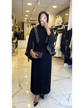 Moda İlgi Siyah Pelerin Detaylı Taş İşlemeli Piliseli Elbise