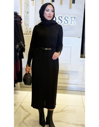 Tığ Triko Siyah Dik Yaka Kolları Düğme Detaylı Triko Elbise