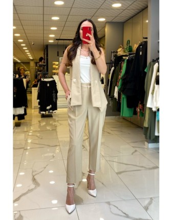 Miarte Bej Düğme Detyalı İç Astarlı Asimetrik Yelekli Takım