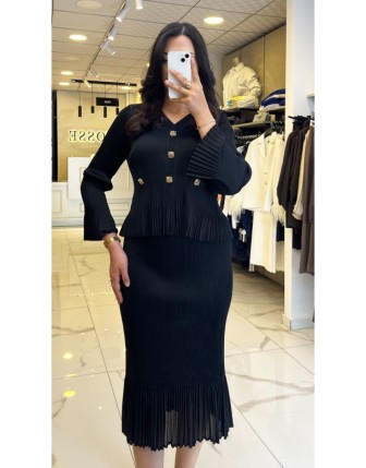 Ekol Siyah Aksesuar Detaylı Etekli Takım