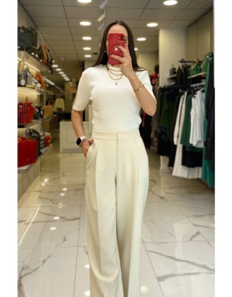 On Fashıon Beyaz Dik Yaka Fitilli Kısa Kollu Triko