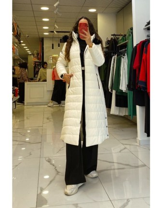 Trenç Beyaz Kapüşonlu Midi Boy Kürklü Şişme Mont