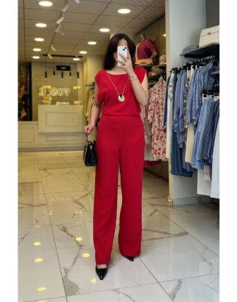 Mi Kırmızı Aksesuar Detaylı Sıfır Kollu Tulum