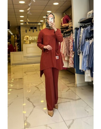 Tığ Triko Kiremit Asimetrik Kesimli Aksesuar Detaylı Takım