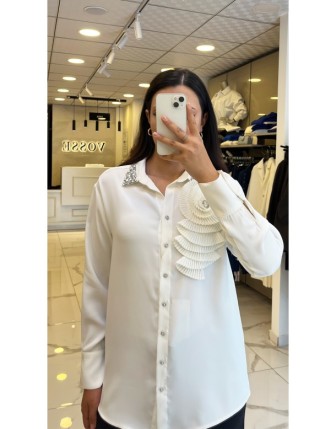 Moda İlgi Beyaz Yakası Taş Detaylı Piliseli Gömlek