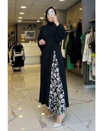 Maq Siyah Yakası Drapeli Çiçek Detaylı Elbise