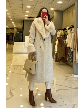 Ekol Bej Yakası Çıkabilen,Kolları Kürk Detaylı Kaban