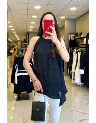 Miarte Siyah Asimetrik Kesim Omuz Detaylı Bluz