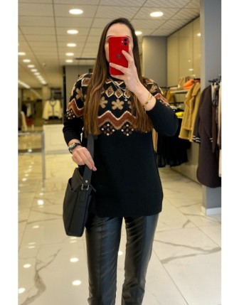 Tığ Triko Siyah Aksesuar Detaylı Renk Geçişli Kazak