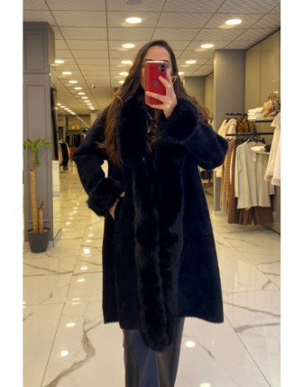 Tığ Triko Siyah Yakası Ve Kolları Kürk Detaylı Kaban