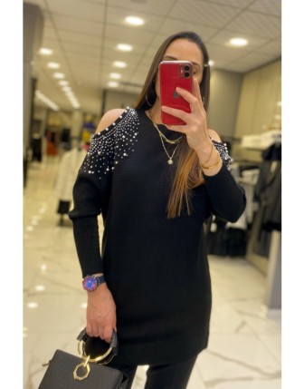 On Fashion Siyah Taş Ve İnci Detaylı Omzu Açık Fitilli Kazak