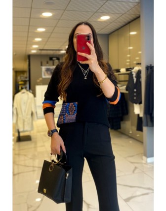 On Fashion Siyah Cep Detayı Desenli Kolları Renkli Kazak