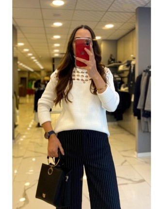 On Fashion Ekru Göğüs Tarafı Delikli Kazak