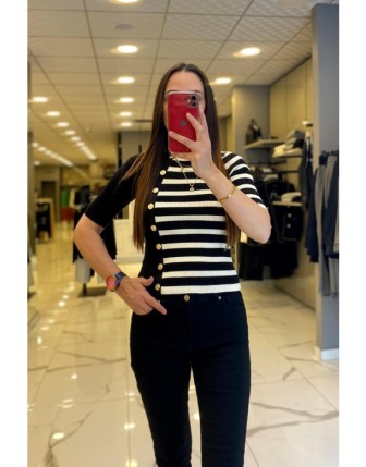 On Fashion Siyah Çizgili Fitilli Kısa Kollu Crop Kazak