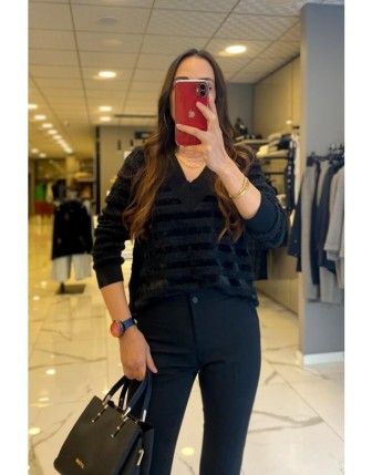 On Fashion Siyah Yakası Sim Ve Kadife Detaylı V Yaka Uzun Kollu Kazak