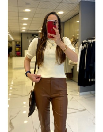 On Fashion Krem Dik Yaka Yarım Kollu Triko Kazak