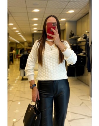 On Fashion Ekru Önü Kabartmalı Tasma Yaka Triko Kazak 