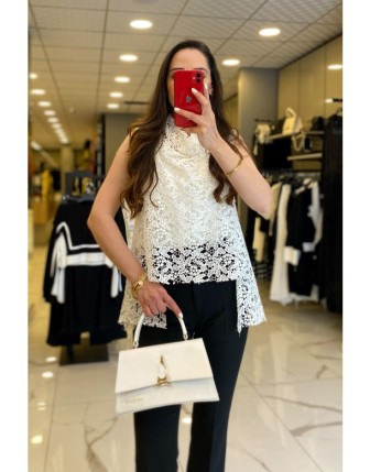 On Fashıon Beyaz Küpür Detaylı Süveter