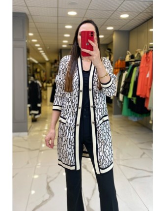 On Fashıopn Ekru Siyah Düğme Detaylı Ribanalı Hırka