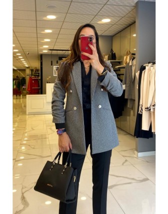 Ekol Siyah Kolu Büzgülü Düğme Detaylı Ceket 