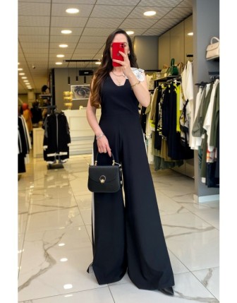 Miarte Siyah Yakası Gül Detaylı Cepli Sıfır Kollu V Yaka Tulum