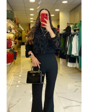 On Fashıon Siyah Kabartma Kumaş Kol Ucu Lastikli Bluz