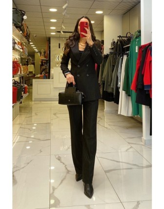 Ekol Siyah Çizgili Düğme Ve Cep Detaylı Kaşe Takım