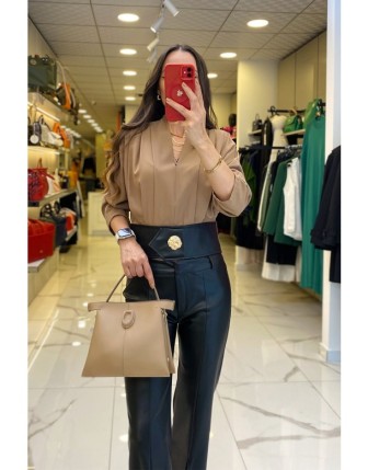Miarte Kahverengi Deri Detaylı Aksesuarlı Bluz