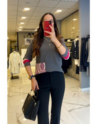 On Fashion Gri Cep Detayı Desenli Kolları Renkli Kazak