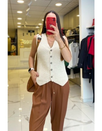 On Fashıon Bej V Yaka Örgülü Düğme Detaylı Yelek
