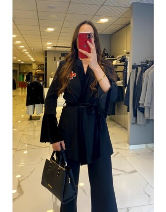 Miarte Siyah Broş Detaylı Kol Kısmı Kadife Ceket