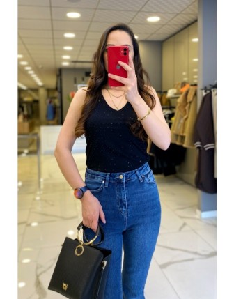 On Fashıon Siyah V Yaka Taşlı Bluz