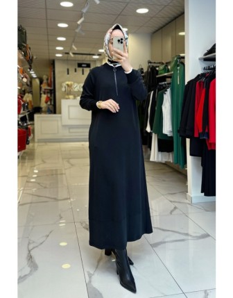 Tığ Triko Siyah Yakası Fermuar Detaylı  Kol Ucu Ribanalı Elbise