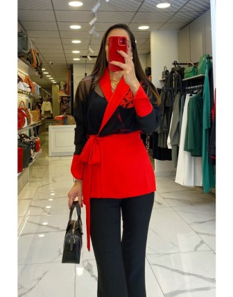 Miarte Siyah Yaka Detaylı Kuşaklı Ceket