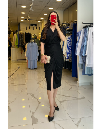 Mi Siyah V Yaka Yarım Kollu Drape Detaylı Yırtmaçlı Elbise