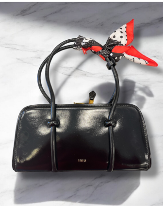 Dikdörtgen Form Askılı Siyah Deri Çanta 