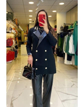 Tığ Triko Siyah Gold Düğme Detaylı Yakası Derili Triko Ceket